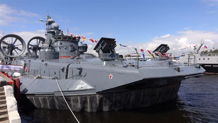Военно-морской салон в Петербурге: корвет Стойкий и подлодка Старый Оскол Военно-морской салон в Петербурге: корвет Стойкий и подлодка Старый Оскол