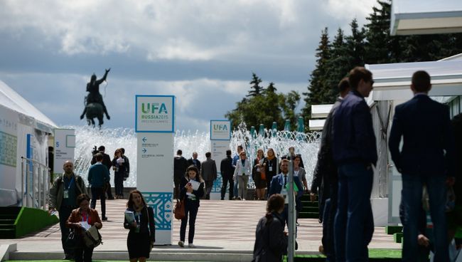 Журналисты в Международном пресс-центре, открытом для освещения мероприятий саммитов ШОС и БРИКС в Уфе Журналисты в Международном пресс-центре, открытом для освещения мероприятий саммитов ШОС и БРИКС в Уфе