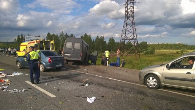 Сотрудники полиции на месте ДТП. архивное фото