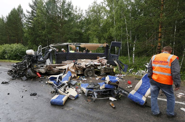 На месте ДТП с участием микроавтобуса и рейсового автобуса в Красноярском крае На месте ДТП с участием микроавтобуса и рейсового автобуса в Красноярском крае