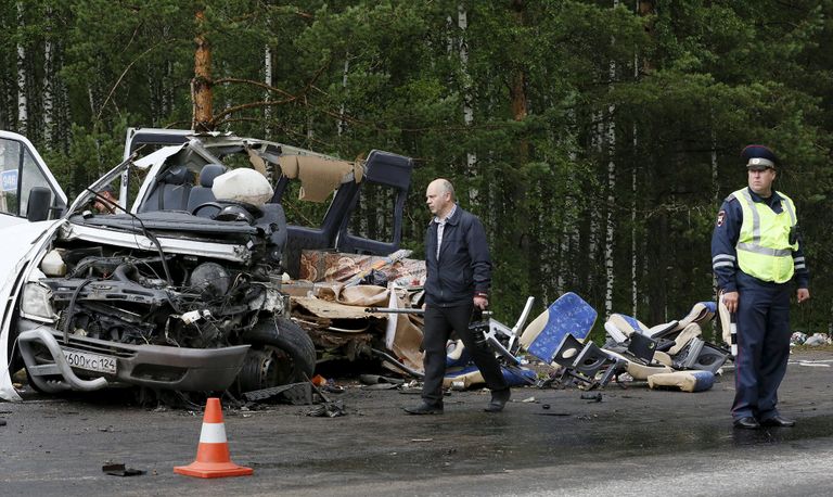 На месте ДТП с участием микроавтобуса и рейсового автобуса в Красноярском крае На месте ДТП с участием микроавтобуса и рейсового автобуса в Красноярском крае