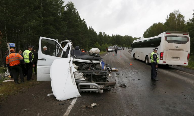 На месте ДТП с участием микроавтобуса и рейсового автобуса в Красноярском крае На месте ДТП с участием микроавтобуса и рейсового автобуса в Красноярском крае