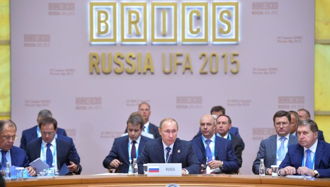 Президент Российской Федерации Владимир Путин во время встречи лидеров БРИКС в расширенном составе