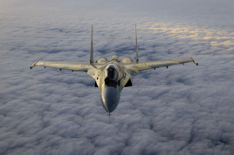 Российский многоцелевой сверхманёвренный истребитель Су-35 Российский многоцелевой сверхманёвренный истребитель Су-35