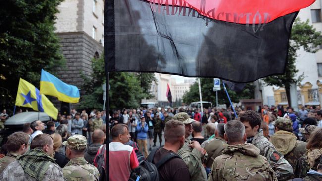 Митинг Правого сектора у здания администрации президента Украины. Архивное фото. Митинг Правого сектора у здания администрации президента Украины. Архивное фото.
