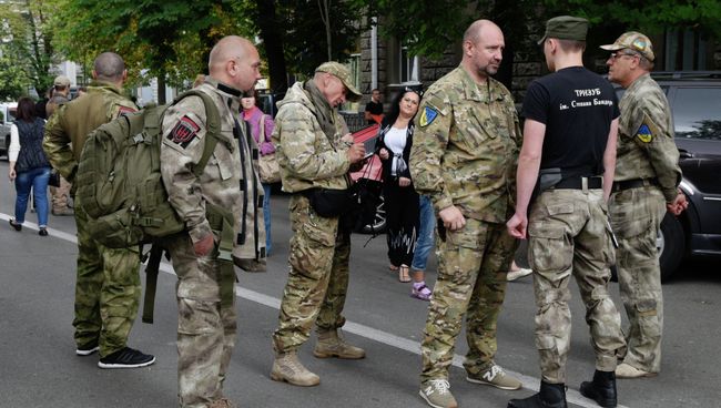 Митинг Правого сектора у здания администрации президента Украины