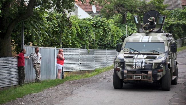 Украинские военные возле Мукачево, архивное фото Украинские военные возле Мукачево, архивное фото