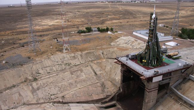 Ракета-носитель Союз-ФГ с пилотируемым космическим кораблем Союз ТМА-02М на стартовой площадки № 1 космодрома Байконур. Архивное фото.