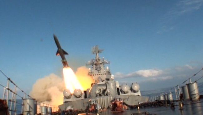Крейсер Москва выпустил крылатую ракету и обстрелял противника из орудий Крейсер Москва выпустил крылатую ракету и обстрелял противника из орудий