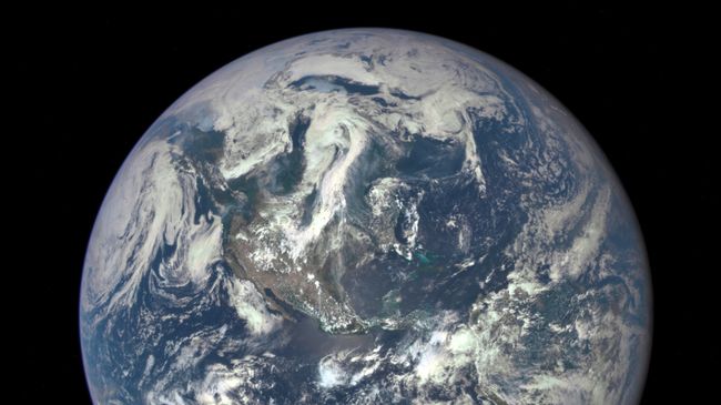 Снимок Земли из космоса, сделанный с помощью космического спутника Deep Space Climate Observatory (DSCOVR) Снимок Земли из космоса, сделанный с помощью космического спутника Deep Space Climate Observatory (DSCOVR)