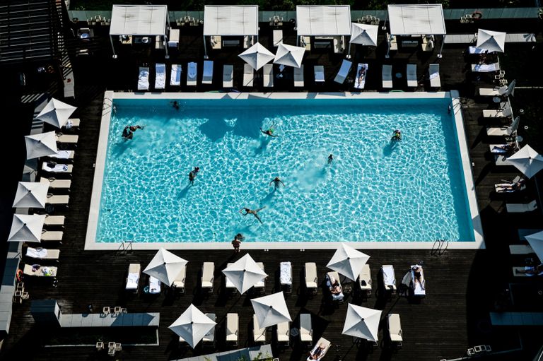 Вид из окна на бассейн на территории отеля Hyatt в Сочи Вид из окна на бассейн на территории отеля Hyatt в Сочи