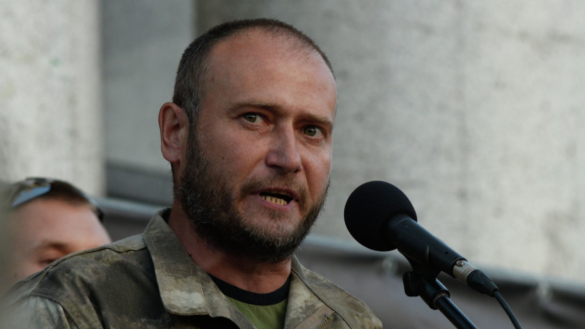 Лидер организации Правый сектор Дмитрий Ярош выступает на Народном вече в Киеве. 21 июля 2015 Лидер организации Правый сектор Дмитрий Ярош выступает на Народном вече в Киеве. 21 июля 2015 - РИА Новости, 1920, 02.11.2021