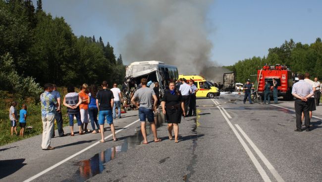 На месте ДТП с участием рейсового автобуса в Козульском районе Красноярского края. 22 июля 2015 На месте ДТП с участием рейсового автобуса в Козульском районе Красноярского края. 22 июля 2015
