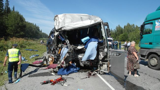 На месте ДТП с участием рейсового автобуса в Козульском районе Красноярского края. 22 июля 2015 На месте ДТП с участием рейсового автобуса в Козульском районе Красноярского края. 22 июля 2015