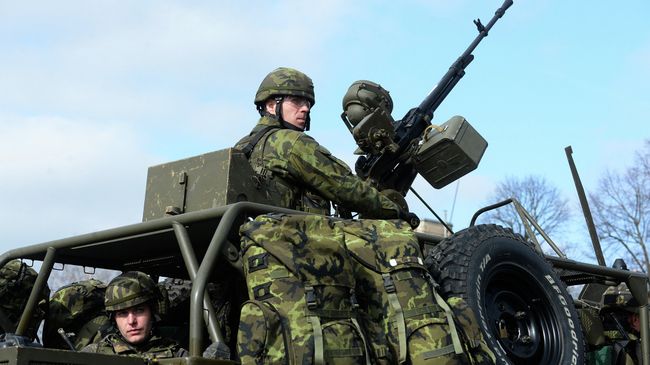 Военнослужащие чешской армии во время совместных учений войск НАТО The Noble Jump Военнослужащие чешской армии во время совместных учений войск НАТО The Noble Jump