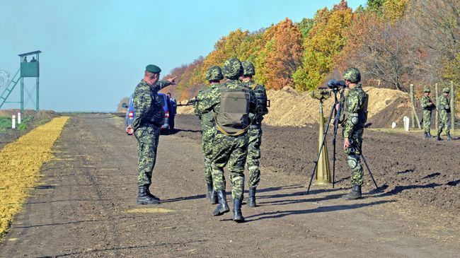 Украинские пограничники на границе с Россией. Архивное фото Украинские пограничники на границе с Россией. Архивное фото