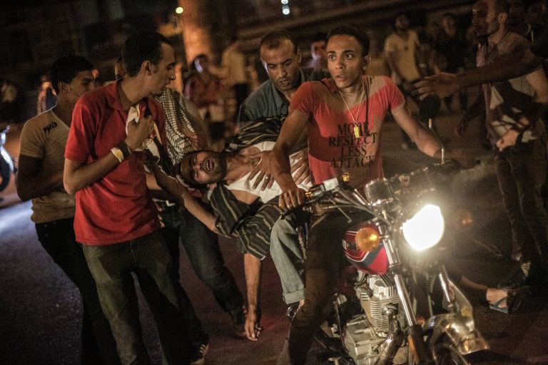 Раненые в результате столкновений с полицией у площади Тахрир Раненые в результате столкновений с полицией у площади Тахрир