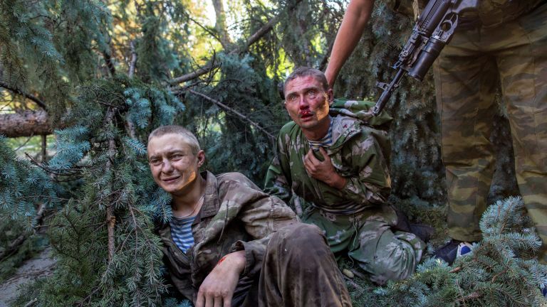 Раненые украинские десантники, взятые в плен в ходе боя за город Шахтерск Раненые украинские десантники, взятые в плен в ходе боя за город Шахтерск