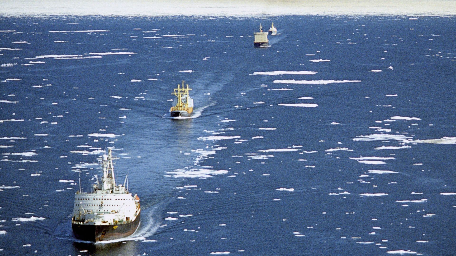 Караван судов на трассе Северного морского пути Караван судов на трассе Северного морского пути - РИА Новости, 1920, 17.04.2017