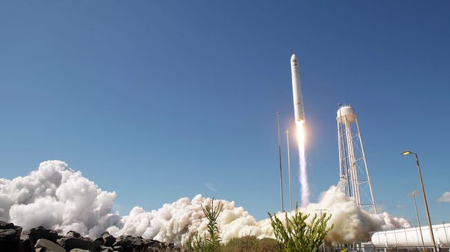 Старт американской ракеты-носителя Antares. Архивное фото Старт американской ракеты-носителя Antares. Архивное фото