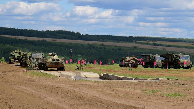 Конкурс саперов Безопасный маршрут на Армейских международных играх. Архивное фото Конкурс саперов Безопасный маршрут на Армейских международных играх. Архивное фото