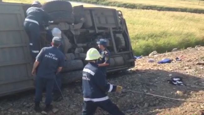 Первые кадры с места ДТП в Хабаровском крае, где погибли не менее 16 человек Первые кадры с места ДТП в Хабаровском крае, где погибли не менее 16 человек