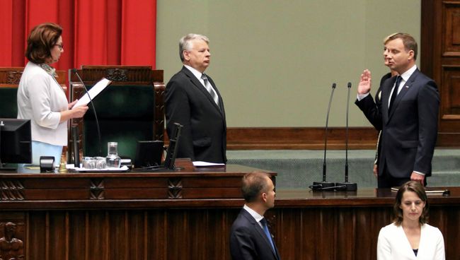 Президент Польши Анджей Дуда в парламенте во время церемонии принятия присяги в Варшаве Президент Польши Анджей Дуда в парламенте во время церемонии принятия присяги в Варшаве