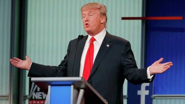 Республиканский кандидат-миллиардер Дональд Трамп выступает на дебатах Республиканский кандидат-миллиардер Дональд Трамп выступает на дебатах