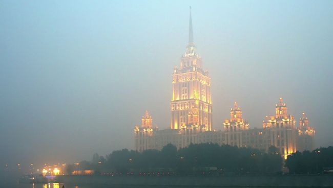 Дым от лесных пожаров в Москве. Архивное фото Дым от лесных пожаров в Москве. Архивное фото