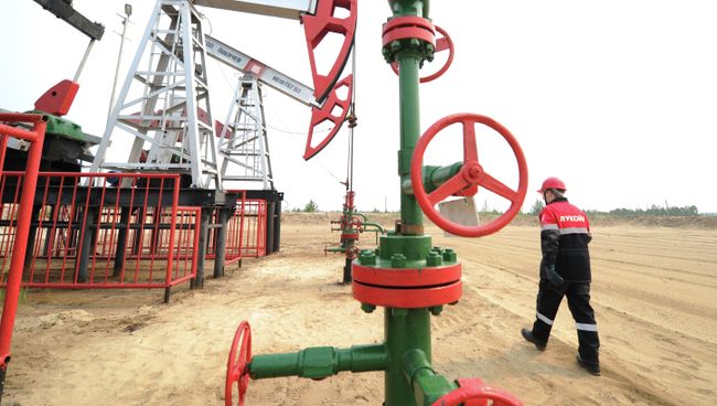 Добыча нефти. Архивное фото
