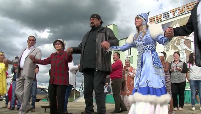 Я российский монгол, и я русский – Стивен Сигал приехал в Якутию Я российский монгол, и я русский – Стивен Сигал приехал в Якутию