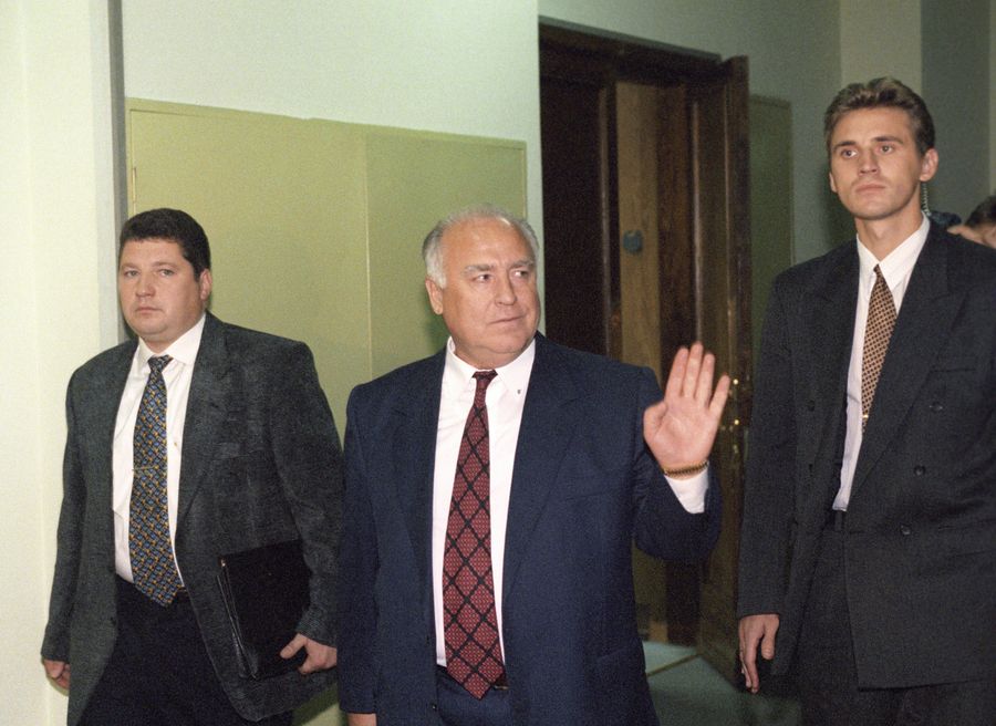Исполняющий обязанности Председателя Правительства РФ Виктор Черномырдин