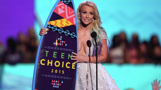 Американская поп-певица Бритни Спирс во время церемонии вручения премии Teen Choice Awards. Август 2015