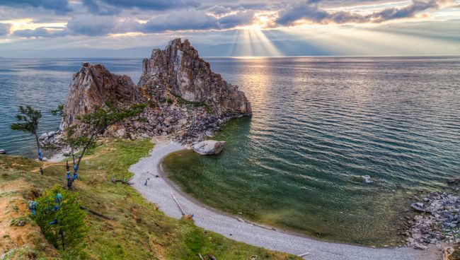 Озеро Байкал. Архивное фото Озеро Байкал. Архивное фото