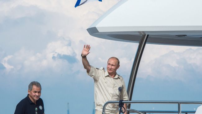Президент России Владимир Путин в Севастополе. Архивное фото