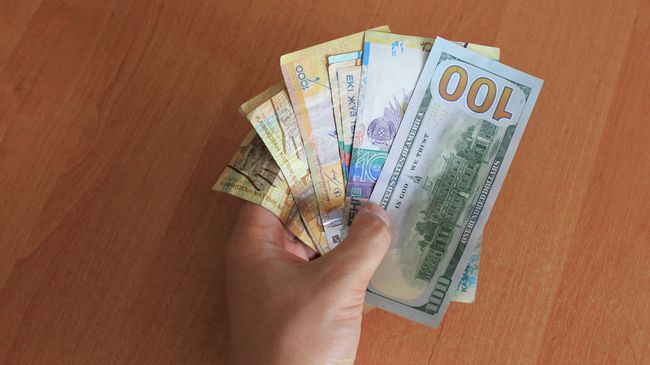 Тенге и доллары США
