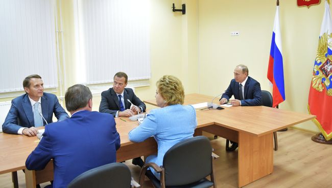 Рабочая поездка президента РФ В.Путина и премьер-министра РФ Д.Медведева в Крым