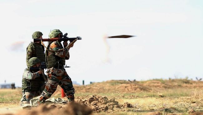 Российские и индийские военнослужащие на совместных антитеррористических учениях Индра-2014 Российские и индийские военнослужащие на совместных антитеррористических учениях Индра-2014