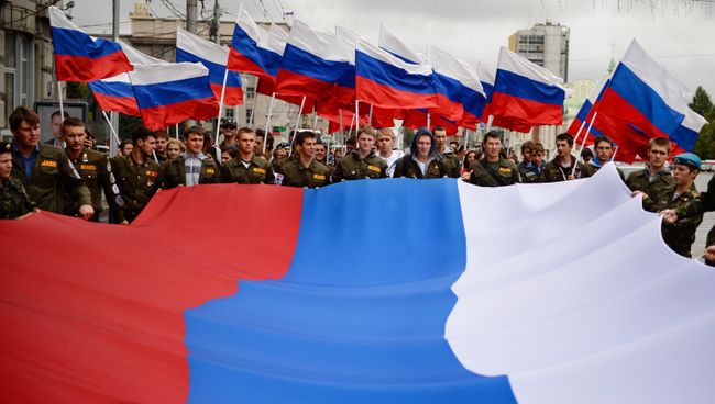 Празднование Дня российского флага в городах России
