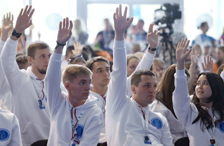 Участники на всероссийском молодёжном образовательном форуме Территория смыслов на Клязьме