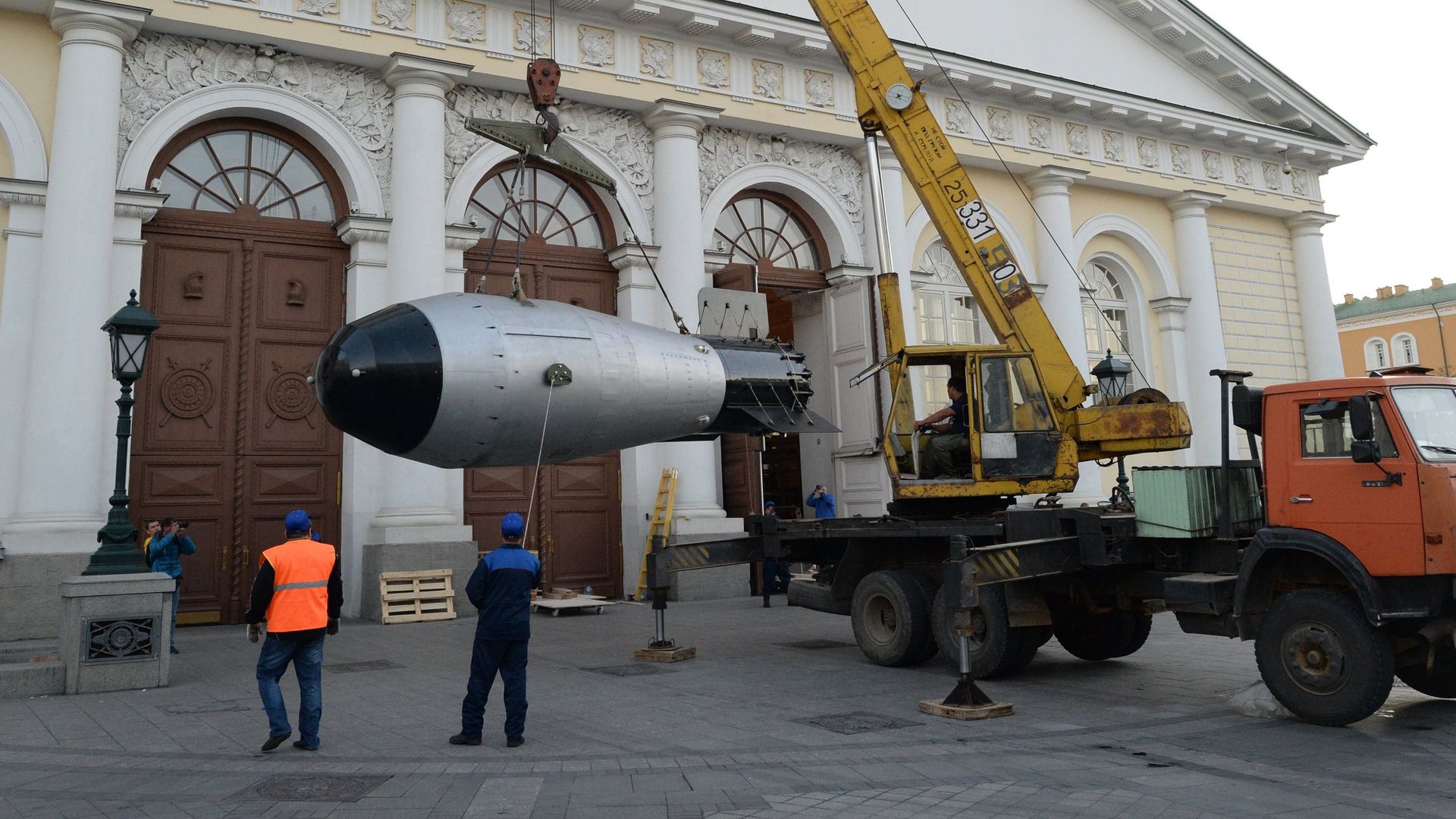 Копия термоядерной Царь-бомбы доставлена в Москву Копия термоядерной Царь-бомбы доставлена в Москву - РИА Новости, 1920, 30.10.2021