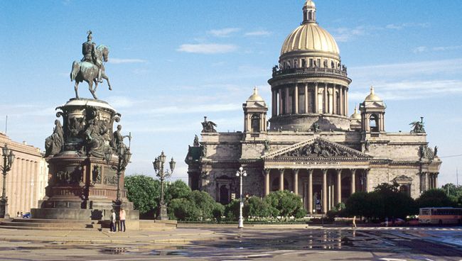 Вид на Исаакиевскую площадь в Санкт-Петербурге