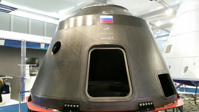 Первый в мире командный отсек для космического корабля ПТК НП на МАКС-2015 Первый в мире командный отсек для космического корабля ПТК НП на МАКС-2015