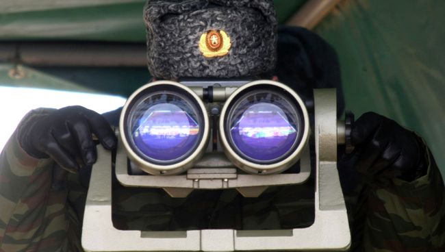Служащий 76-й гвардейской десантно-штурмовой дивизии на командно-штабных учениях. Архив Служащий 76-й гвардейской десантно-штурмовой дивизии на командно-штабных учениях. Архив
