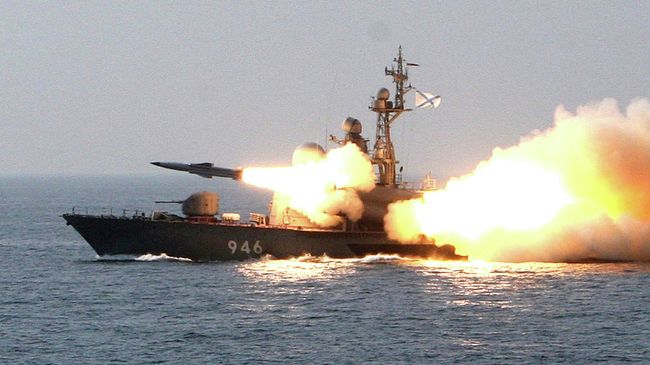 Пуск сверхзвуковой противокорабельной ракеты Москит с ракетного катера. Архивное фото Пуск сверхзвуковой противокорабельной ракеты Москит с ракетного катера. Архивное фото