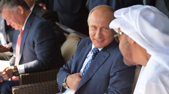 Президент РФ Владимир Путин и наследный принц Абу-Даби Мухаммед Аль Нахайян. Архивное фото Президент РФ Владимир Путин и наследный принц Абу-Даби Мухаммед Аль Нахайян. Архивное фото