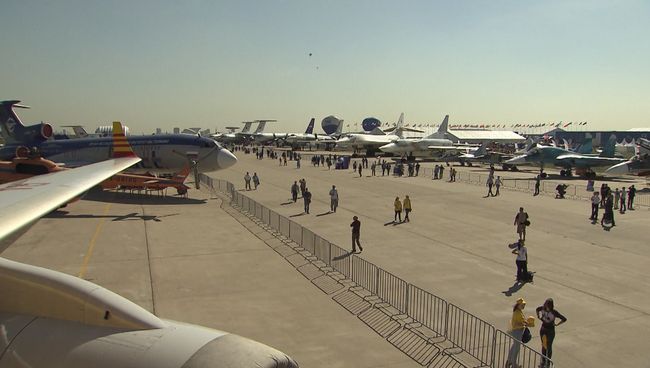 Открытие МАКС-2015: вертолет Ми-38, истребитель Су-35 и самолет Чирок Открытие МАКС-2015: вертолет Ми-38, истребитель Су-35 и самолет Чирок