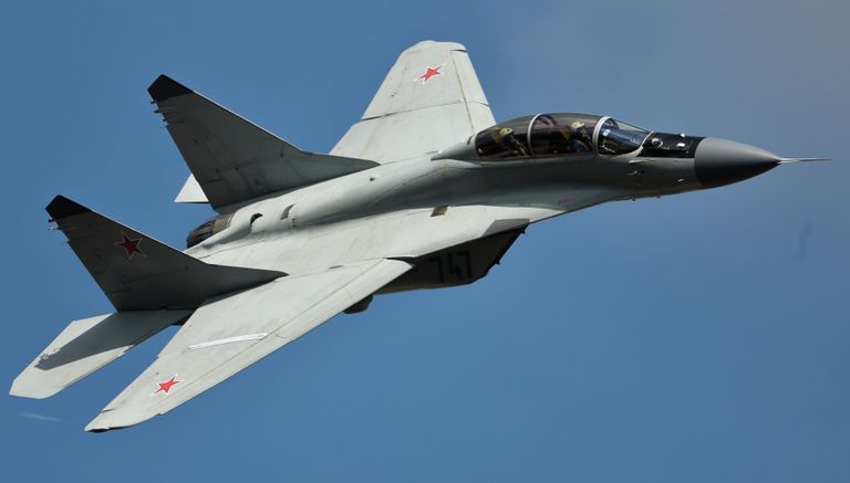 Самолет МиГ-35 во время выступления на Международном авиационно-космическом салоне МАКС-2015 в подмосковном Жуковском Самолет МиГ-35 во время выступления на Международном авиационно-космическом салоне МАКС-2015 в подмосковном Жуковском