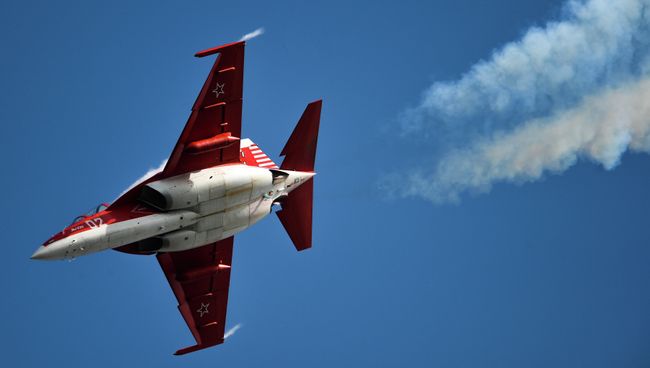 Самолет Як-130 на Международном авиационно-космическом салоне