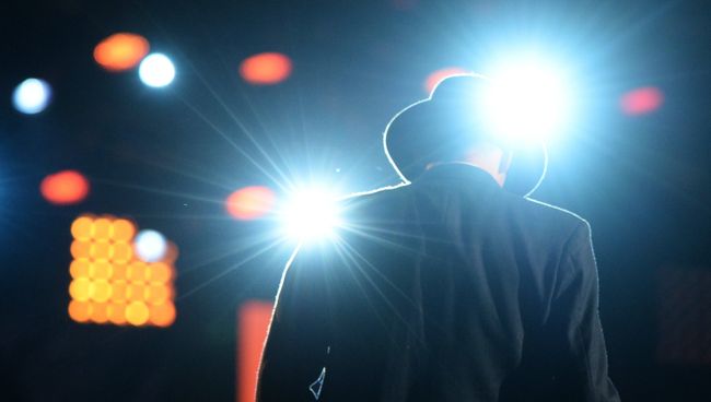 Танцор выступает на Международном джазовом фестивале Koktebel Jazz Party в Коктебеле Танцор выступает на Международном джазовом фестивале Koktebel Jazz Party в Коктебеле
